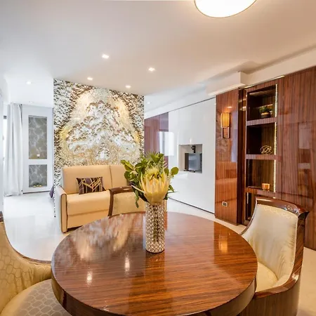 Royal - Centro Milánó