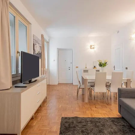 Royal - Centro Apartment Milan