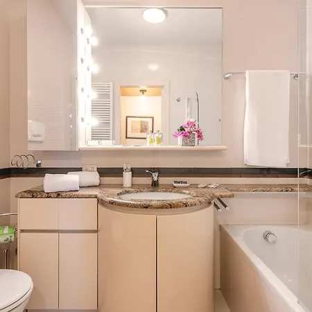 Royal - Centro Milánó