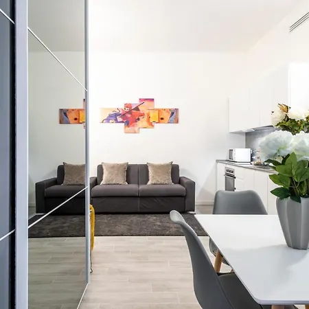 Royal - Centro Apartment Milan