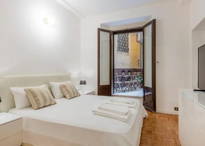 アパート ロイヤル スイーツ セントロ ミラノ