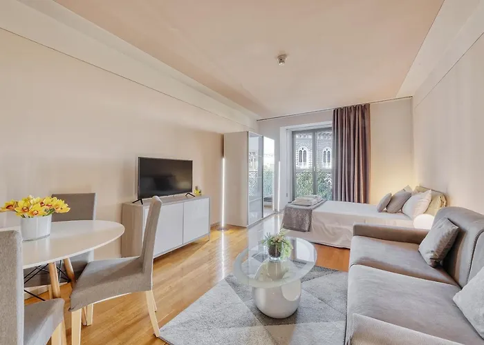 ロイヤル スイーツ セントロ アパート *