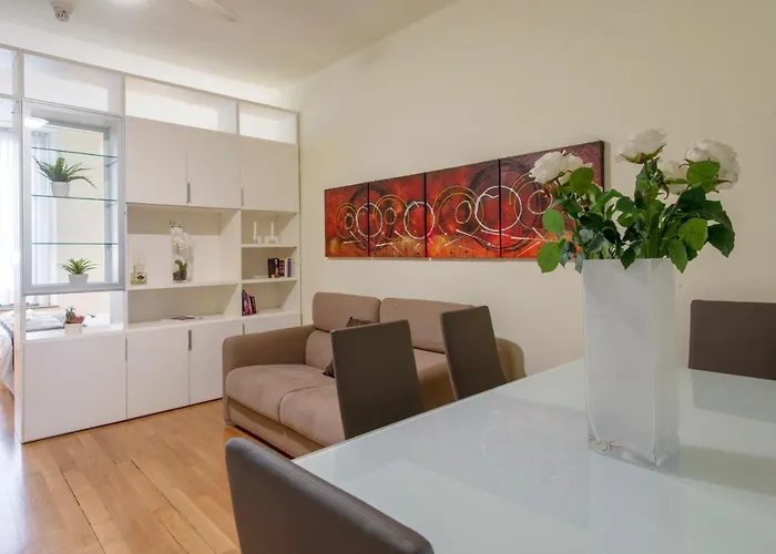 ロイヤル スイーツ セントロ アパート *