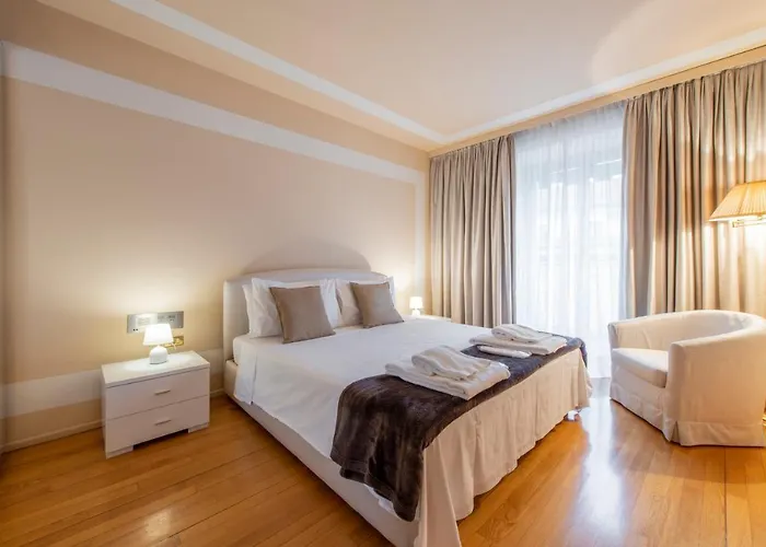 ロイヤル スイーツ セントロ アパート