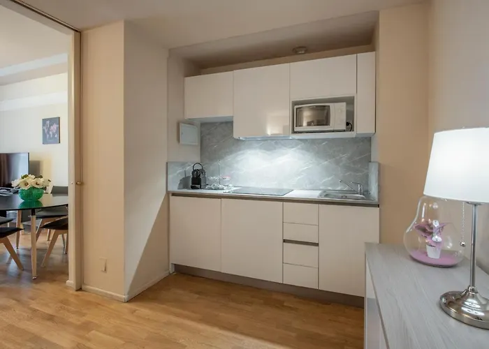 ロイヤル スイーツ セントロ アパート *